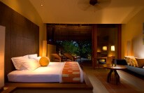 �r�[�`���B���y4���P���^/722m&sup2;(�e���X�܂ށj�z���C���A�C�����h�ɂ���S���I�[�V�����t�����g�̂������B