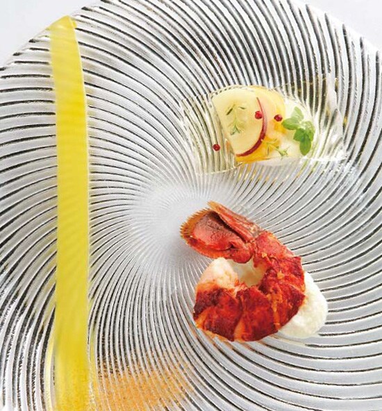 �}���S�[�Ɗ`�̃s�������F�N�₩�ȁu�u���^�[�j���Y�I�}�[���̃T���_�v�B�t�����킹�̃����S�̃W�����̉��ɂ͎��Ɛ��̃J�u���B��Ă���B