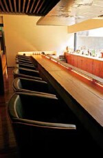 �h�ł̈��ݕ��̓o�[��q�����̗①�ɂ��܂߁A���ׂďh����Ɋ܂܂�Ă���B�k�C���̒n�������낤�B