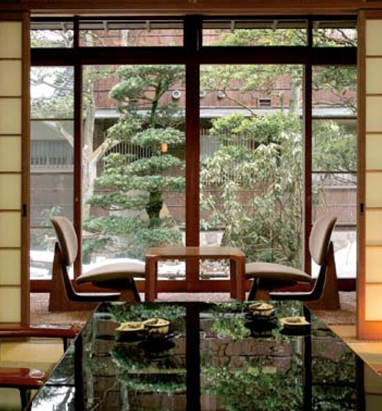 ���a���̐��񉮑���̋q���B���߂ɉ��ʂŒ���U�􂷂�̂��y�����B