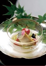 �ڂɂ��N�₩�ȋ����΂̗[�H�͋q���Ŋy���ނ��Ƃ��ł���B