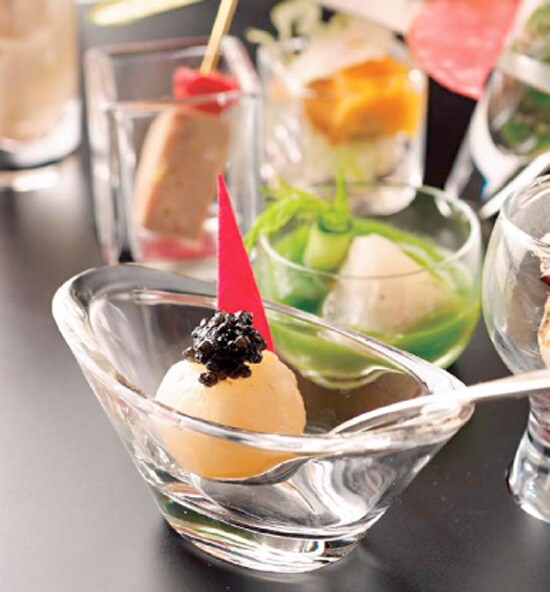 �O�؂ɂ��̓�����f�ނ��g����10��ނ̏��M�����ԁB�ǂ����i�̑O�؂Ƃ��ċ�����Ă����������Ȃ������x�Ɏd�グ���Ă���B