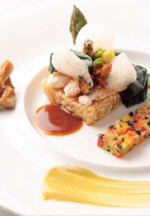 �_��Ȏp���łƂ炦���t�����`�́A���ɓ��ꂽ�u�ԂɍL���閡�̍\�z�݂̂Ȃ炸�A�H��̑u���������o����B�E�F���J���v���[�g�ɂ͌����C���[�W�����I�u�W�F���ڂ�B