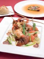 �ɐ��u���̐V�N�ȐH�ނ��ӂ񂾂�Ɏg�p�����i���y���߂�u�A�b�V���E�h�[���v�B�X�y�V�����e�̈ɐ��G�r�́A�Ă炵���r�l�K�[�ƃN���~�̃I�C���ł����ς�ƁB