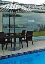 �q���̑O�ɂ͊C�Ɍ������v���C�x�[�g�v�[�����B3.5m�~12.5m�A�[��1.2m�Ƃ����L���̓v���C�x�[�g�v�[���Ƃ��Ă͍����ő勉���ւ�B