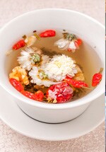 �e�[�u���ƈ֎q���z���ꂽ�a���B