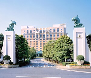 ���[���b�p�̋{�a�������킹��z�e���O��