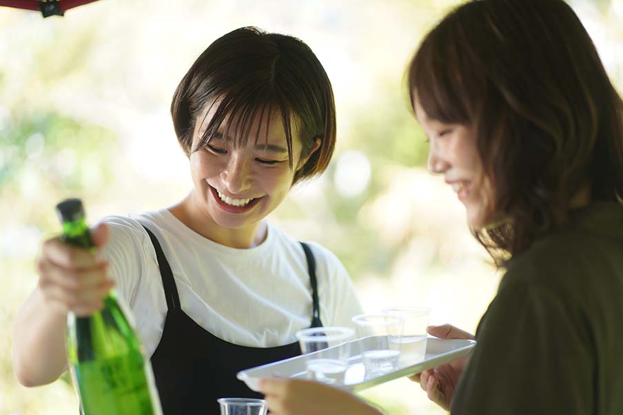 Where to buy local sake (Tsujimura Liquor Store)