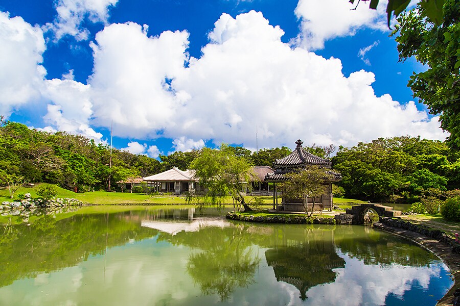 Stroll and unwind at Shikinaen Garden
