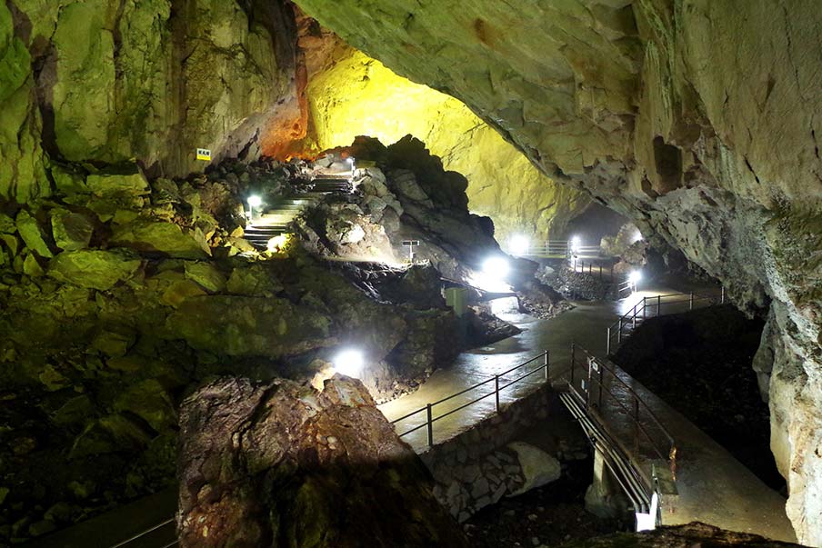 Kagekiyodo Cave Exploration Tour: Spelunk in total darkness