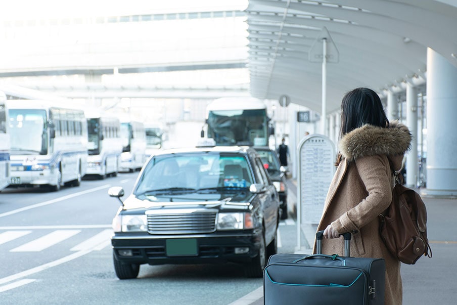 Taxis and ride-hailing apps - safe transportation options
