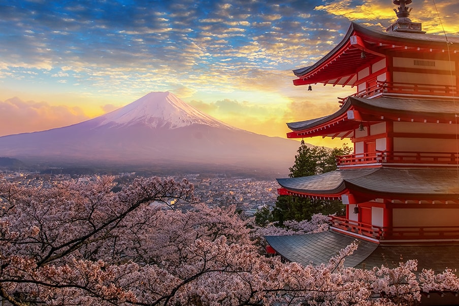 Japan in April to May: Spring (temperature range: 2°-24°C)