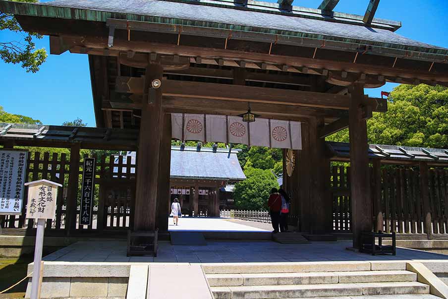 Uncover the rich history of Miyazaki Shrine 