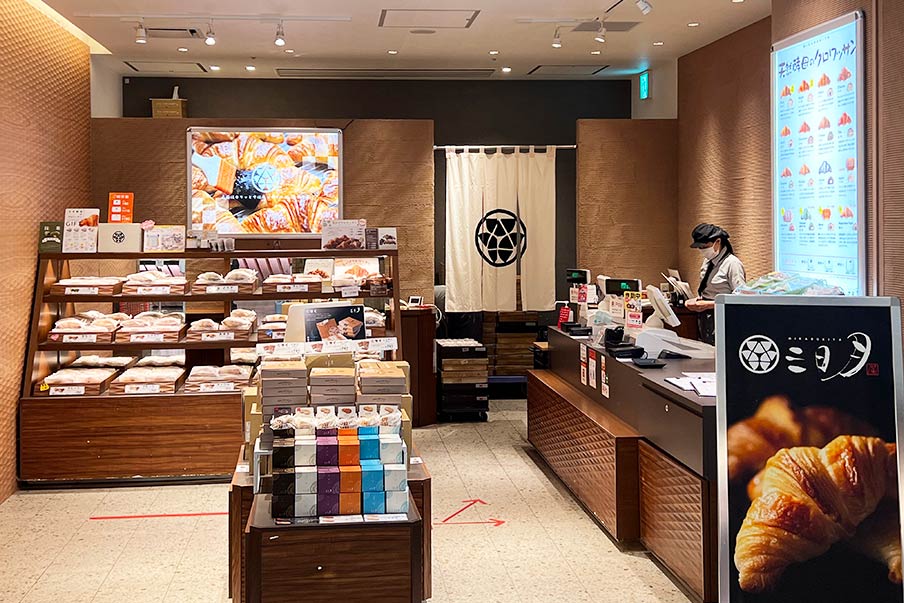 Sample the croissants at Mikadukiya