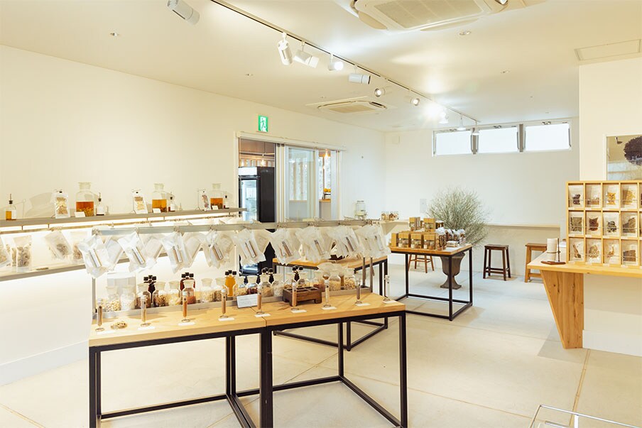 Sweet and tangy black garlic at Yakuzen Komachi