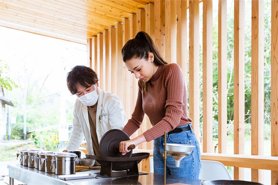 Sweet and tangy black garlic at Yakuzen Komachi