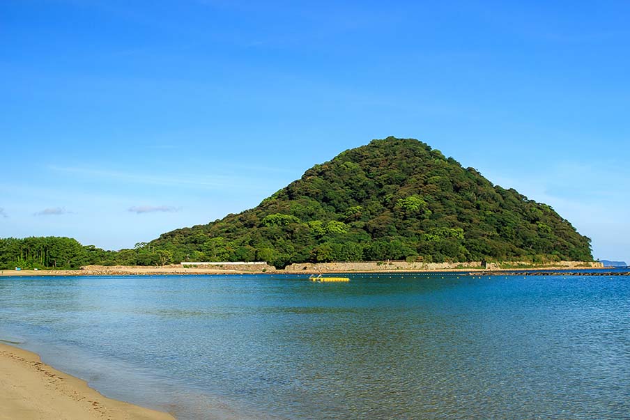 Kikugahama Beach (菊ケ浜海水浴場)— spectacular sunset views