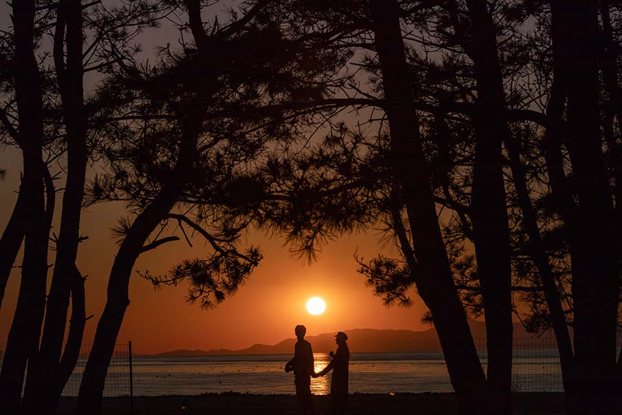 Keino Matsubara Beach (慶野松原) — see beautiful sunsets from a pine forest