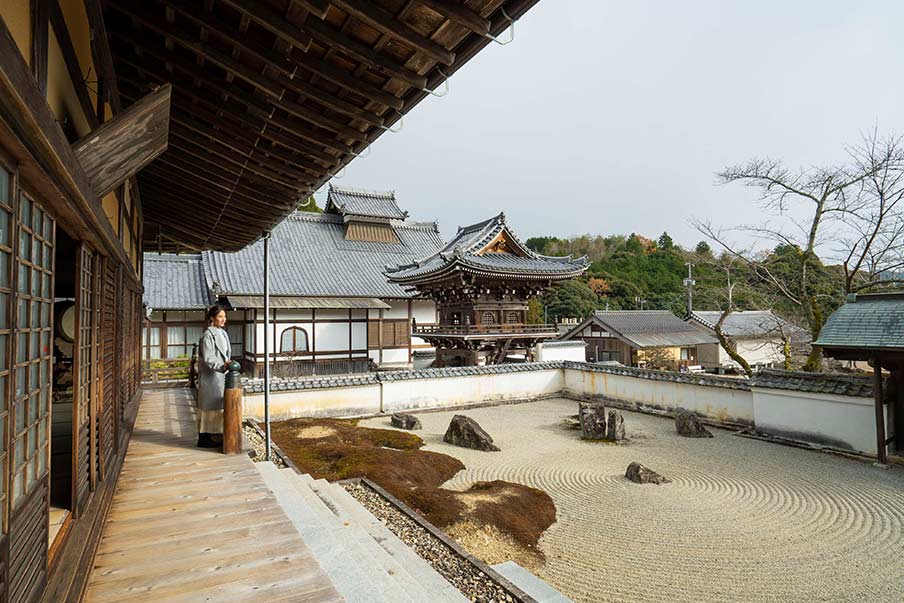 Visit the zen garden at Joeiji Temple