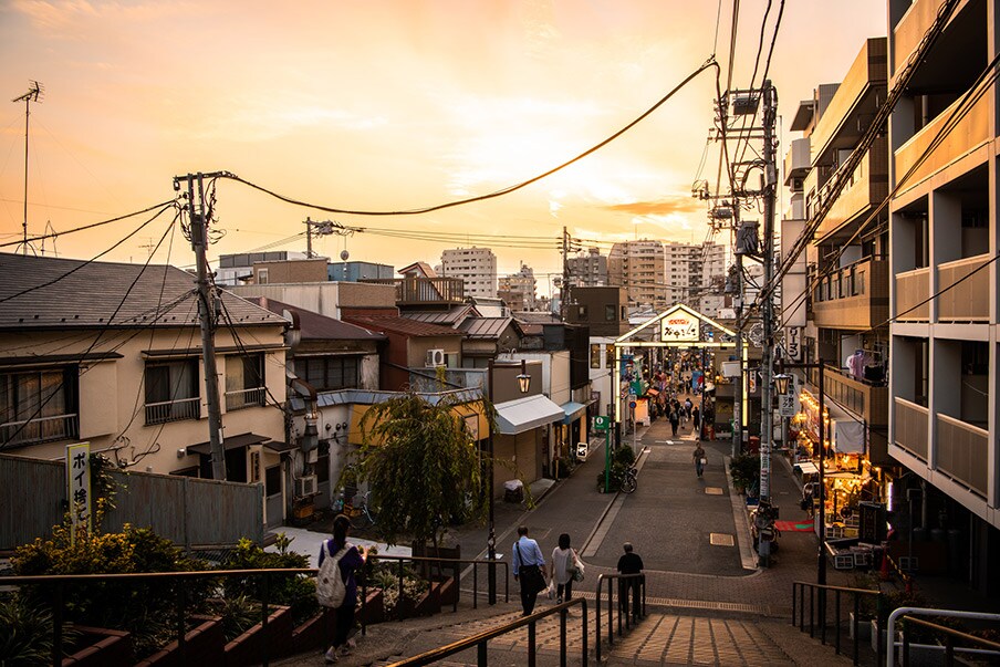 Stöbern Sie in traditionellen Geschäften in Yanaka Ginza