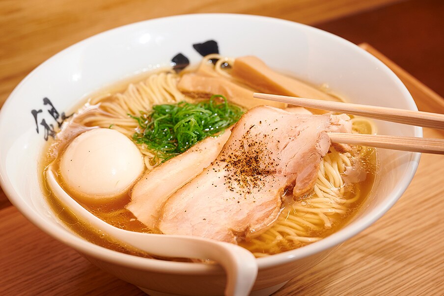 Lassen Sie sich Chukasoba im Ginza Hachigou schmecken