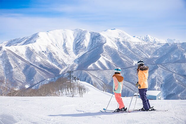 Experience This Popular, Big Slope When You Go Skiing in Naeba