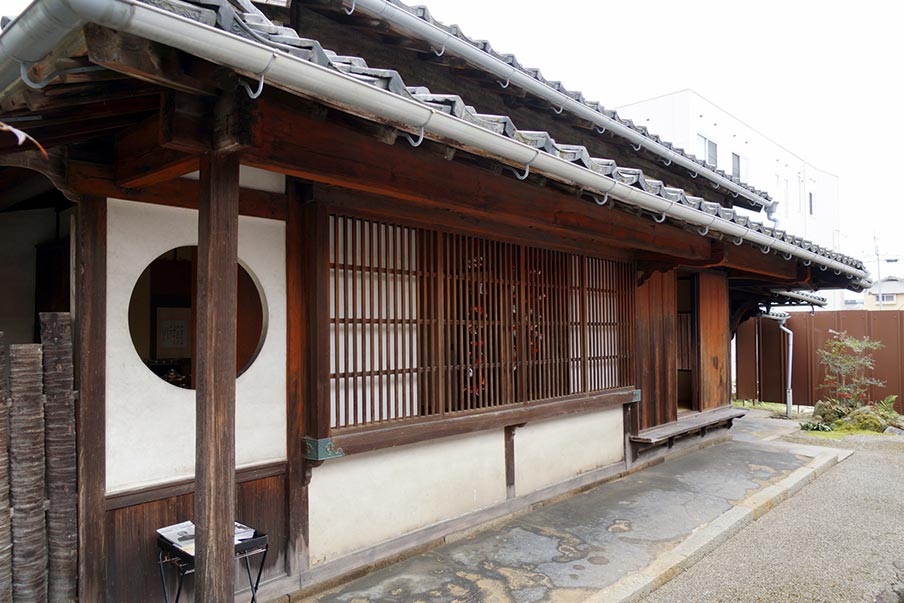 Take the Hagi Okan guided walking tour