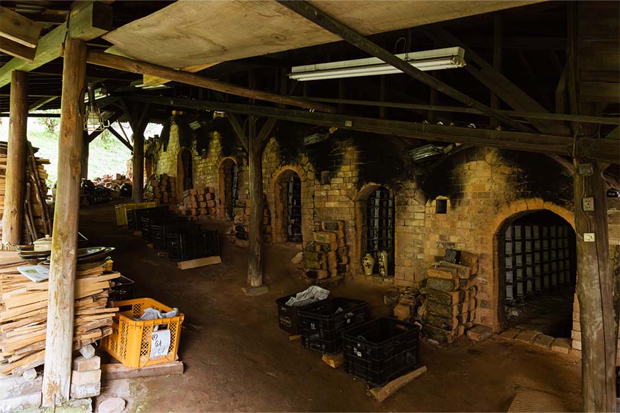 Firing Kuro Satsuma in a climbing kiln