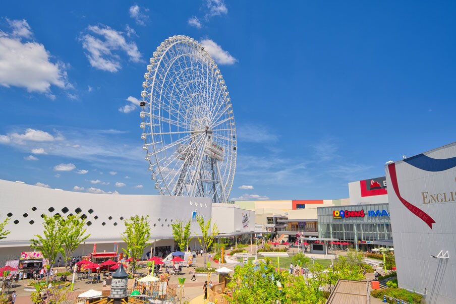 Eat, shop, and play at EXPOCITY