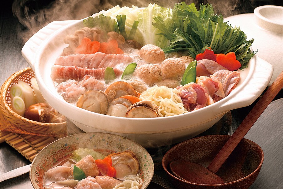Experience sumo wrestling and the flavors of chicken hot pot (chanko nabe)