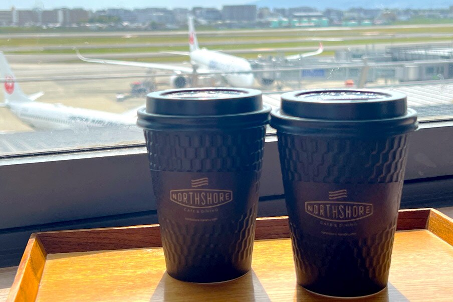 See the planes while dining at Northshore Cafe