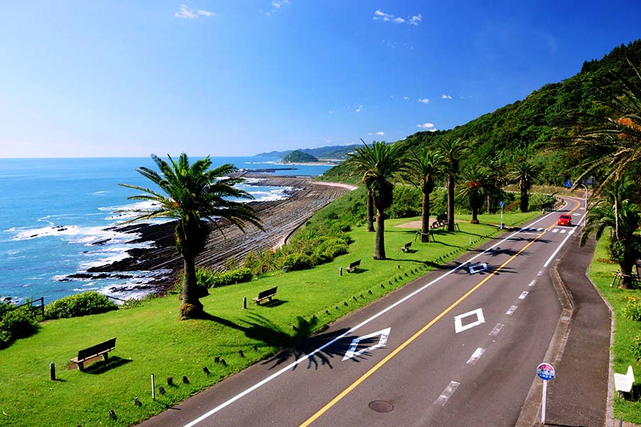 Feel the sea breeze on your skin in the coastal town of Aoshima