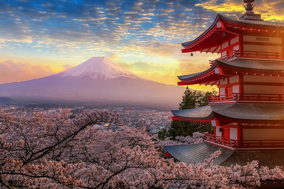 Japan in April to May: Spring (temperature range: 2°-24°C)