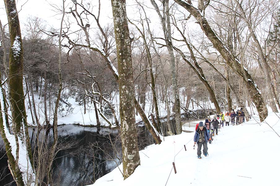 Explorar las actividades de invierno del lago Juniko