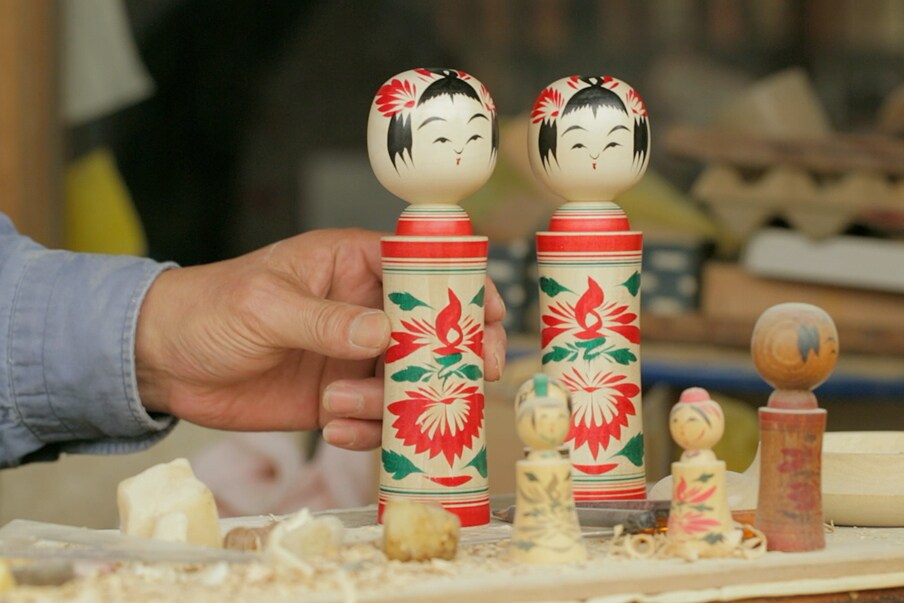 Coleccione muñecas kokeshi en una ruta única por los pueblos onsen de Japón