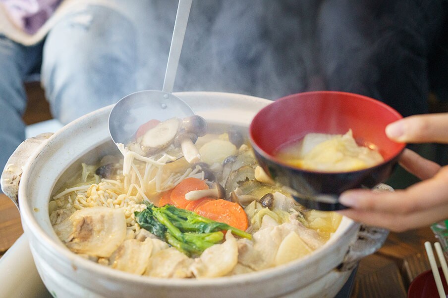 Gastronomía de Nagano: Disfruta de un festín de guisos en el pueblo de iglúes de Nagano