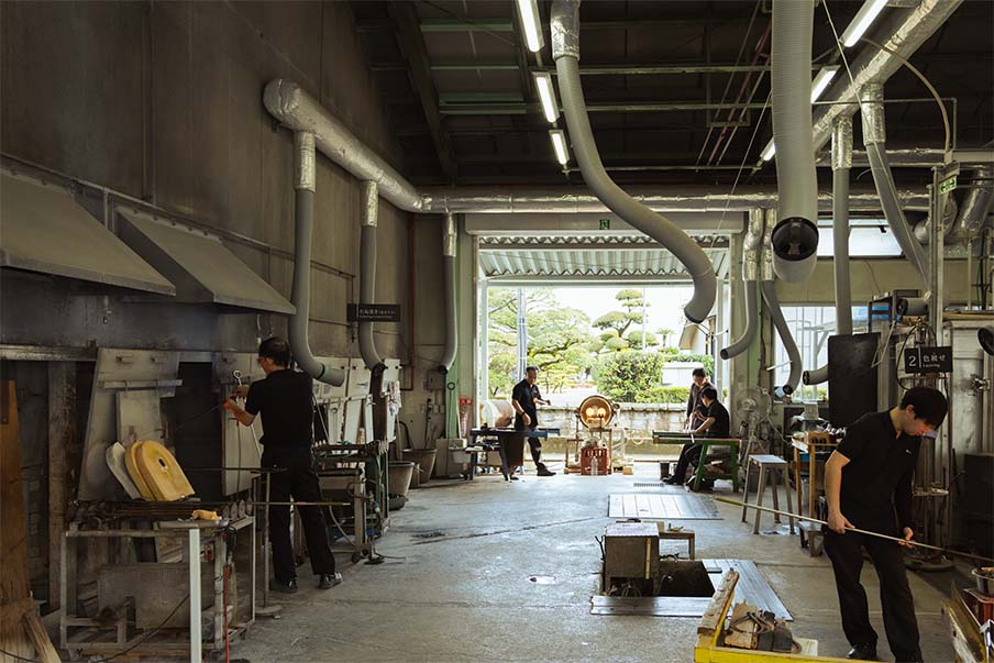 Layering and forming molten glass