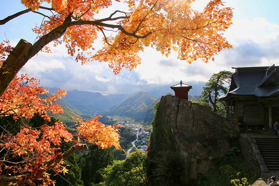 Risshakuji Temple – Crest a mountainside shrine