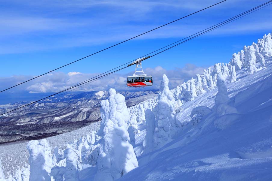 Faites des montagnes Hakkoda votre terrain de jeu hivernal