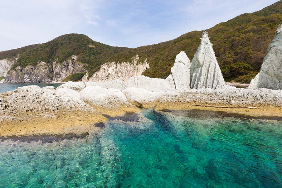 Admirez la vue imprenable des formations rocheuses Hotokegaura