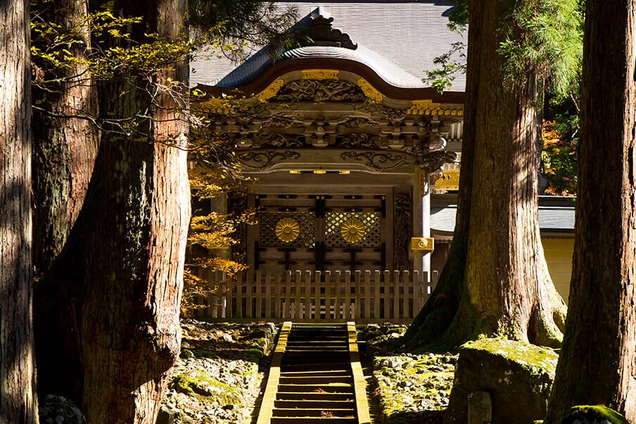 Discover Zen serenity at Eiheiji Temple and Kippoji Temple