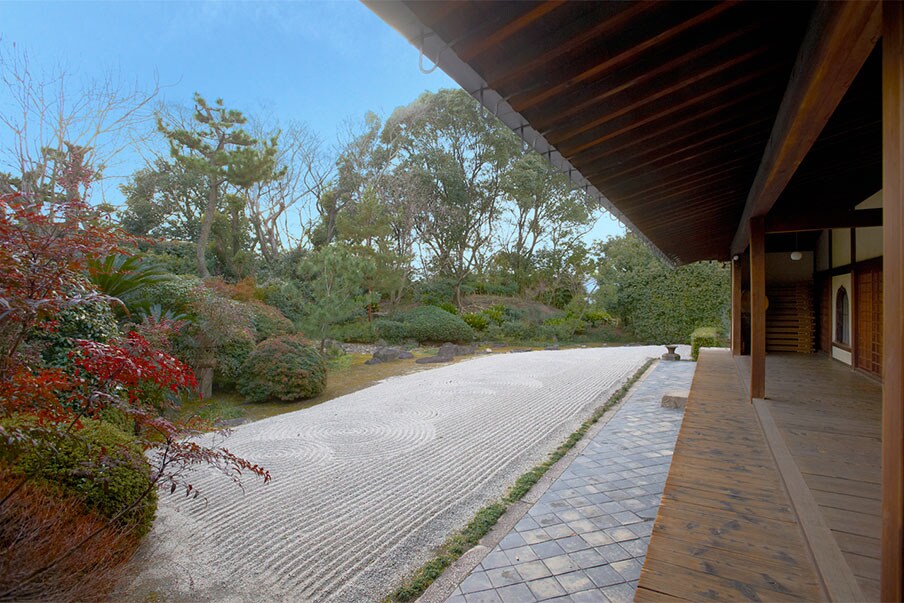 Practice Mindfulness at Nanshuji Temple Zen Garden 