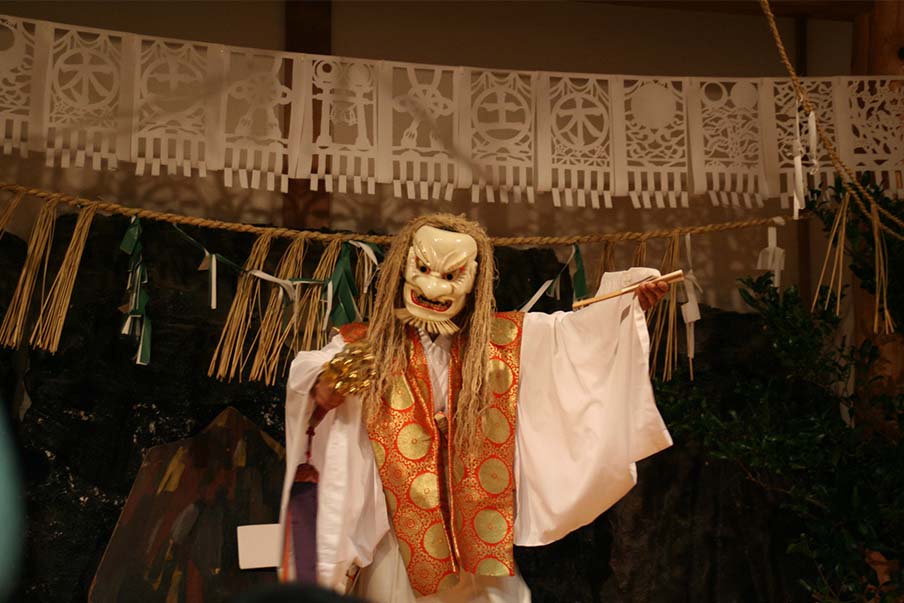 Takachiho Kagura - Watch a sacred dance