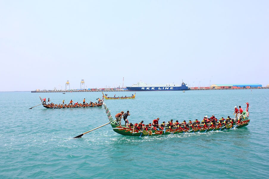 Cheer for the dragon boat teams at Naha Hari (Dragon Boat Tradition)