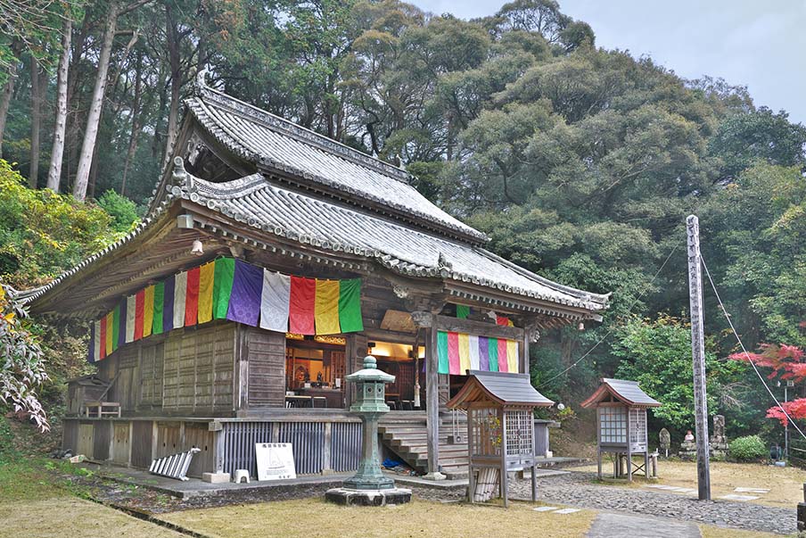 Hakusuizan Iouin Byoudouji - receive the sacred water and feel the Buddhist spirit
