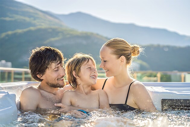 Try the different baths at Toshimaen Niwa-No-Yu