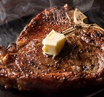 Tボーンステーキ