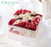「銀座千疋屋」ストロベリーアイスケーキ
