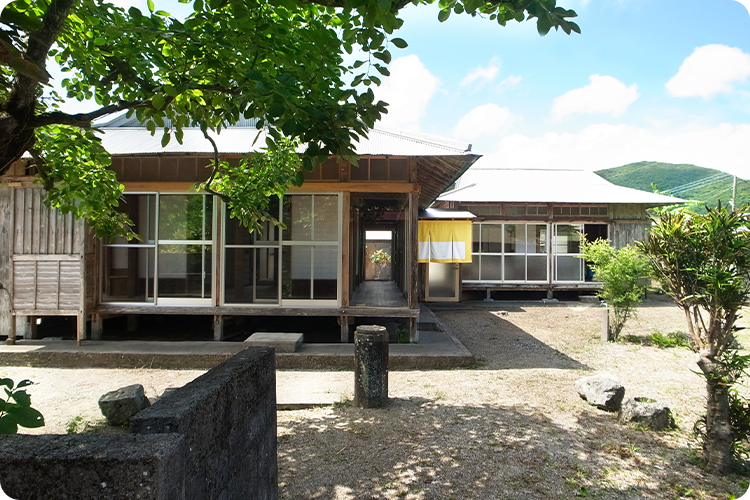 伝泊 リリーの家外観