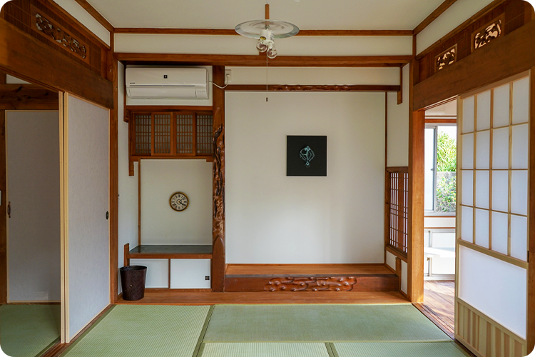 伝泊 奄美 古民家 水平線と朝陽の宿内部